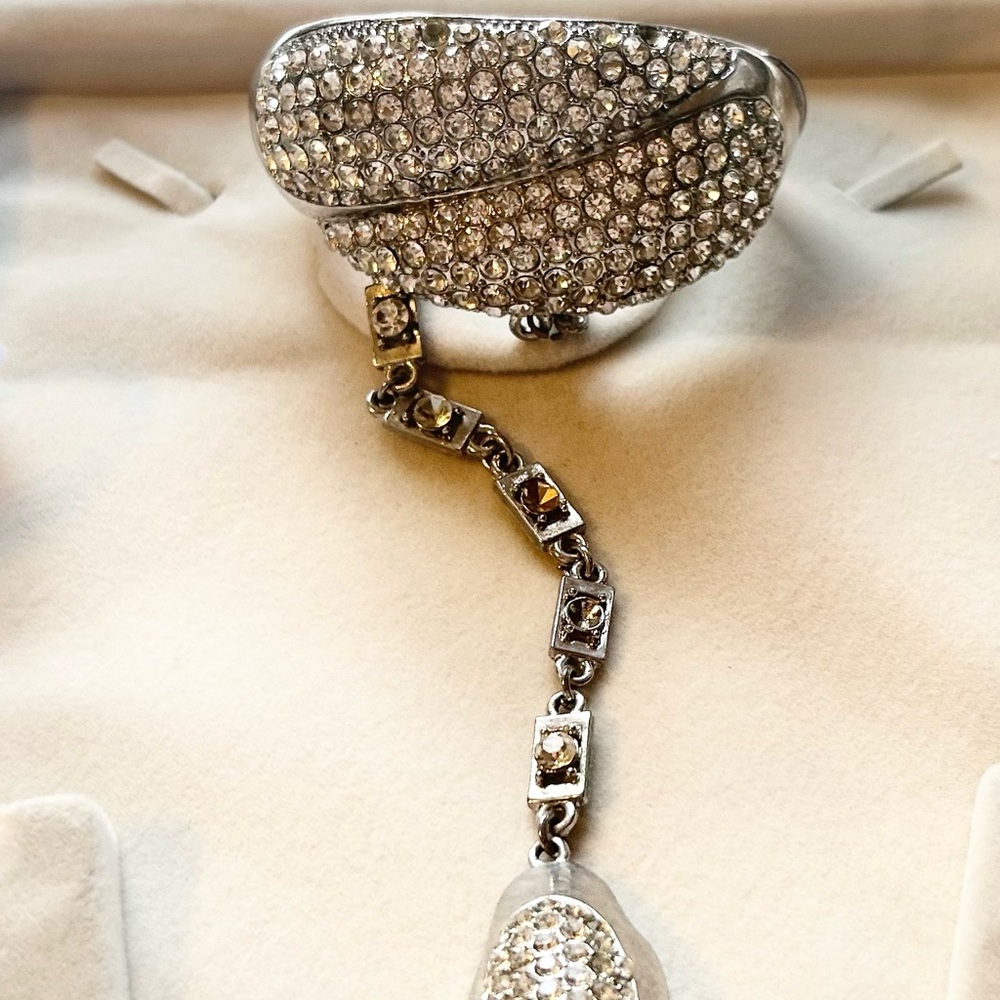 Vintage Hand Chain Rhinestone Bracelet and Ring Statement Silver Glam Jewelry - Picture 3 of 14